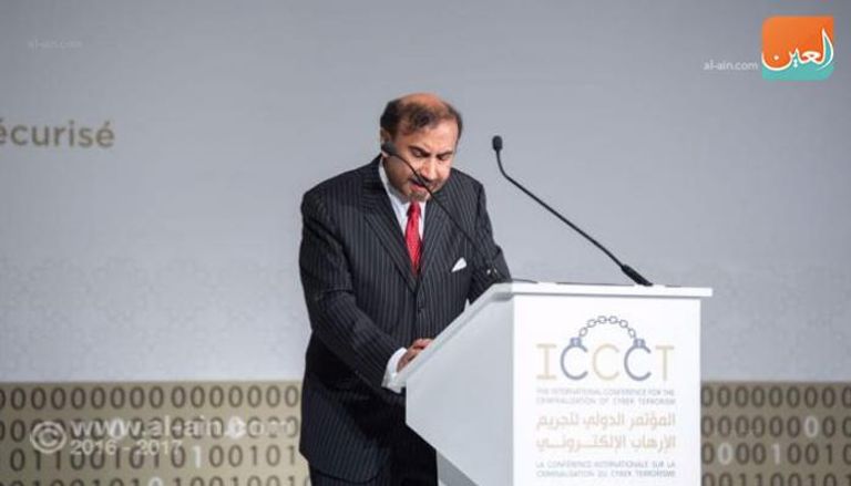 الدكتور جهانجير خان متحدثا في المؤتمر