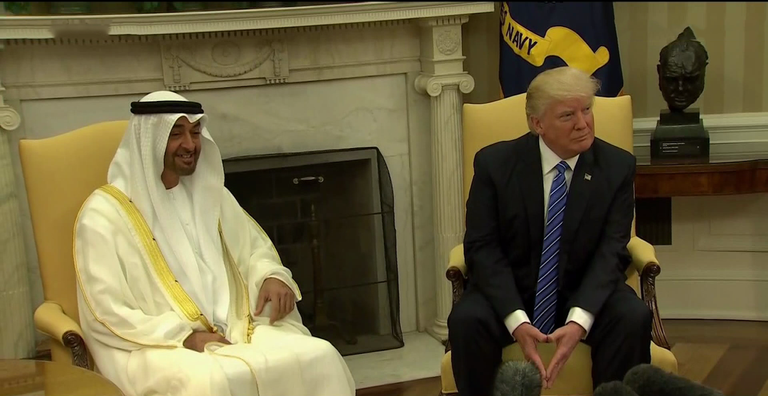 الشيخ محمد بن زايد والرئيس الأمريكي الشيخ محمد بن زايد والرئيس الأمريكي