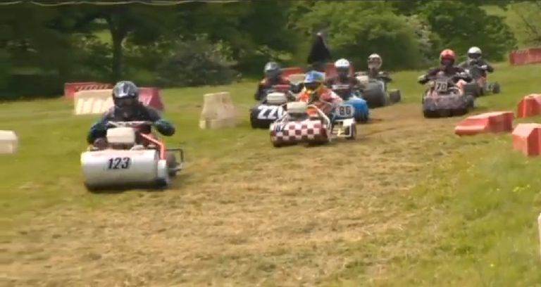 بدء موسم سباقات آلات جز العشب ببريطانيا