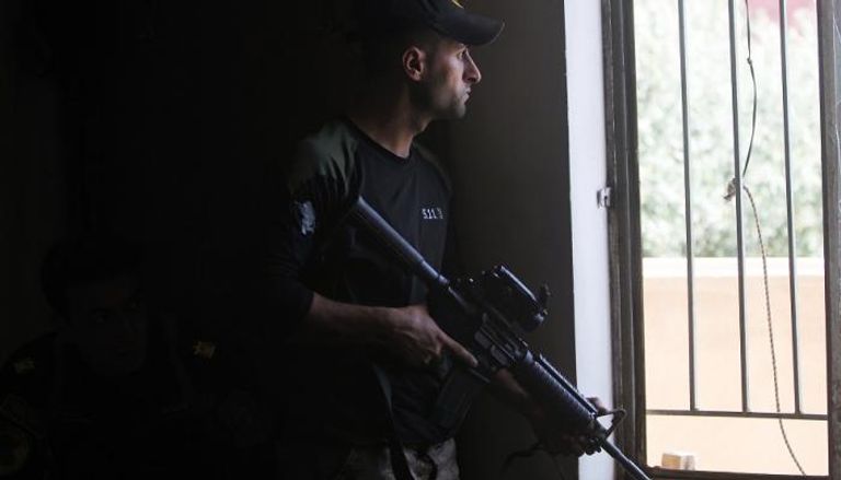 جندي عراقي في أحد أحياء الموصل المحررة