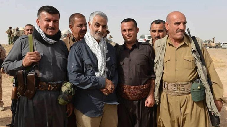 قاسم سليماني في العراق سليماني مؤديا التحية العسكرية لخامنئي