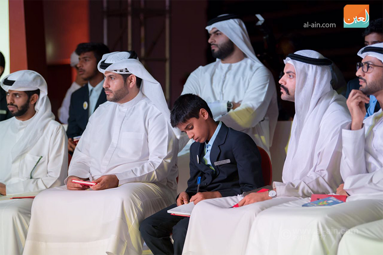 المشاركون في الحلقة الشبابية حول التعليم