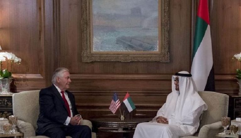 الشيخ محمد بن زايد آل نهيان خلال استقباله وزير الخارجية الأمريكي 