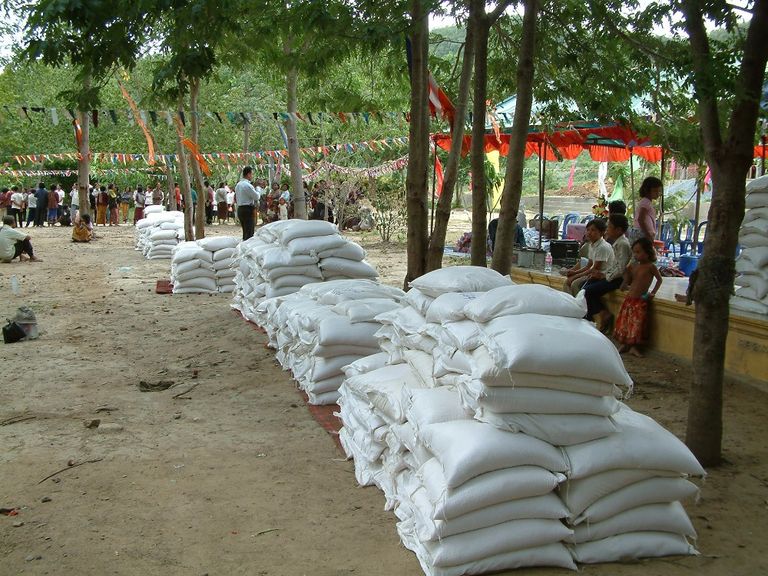 طائرة "جيش الحب" تصل الصومال