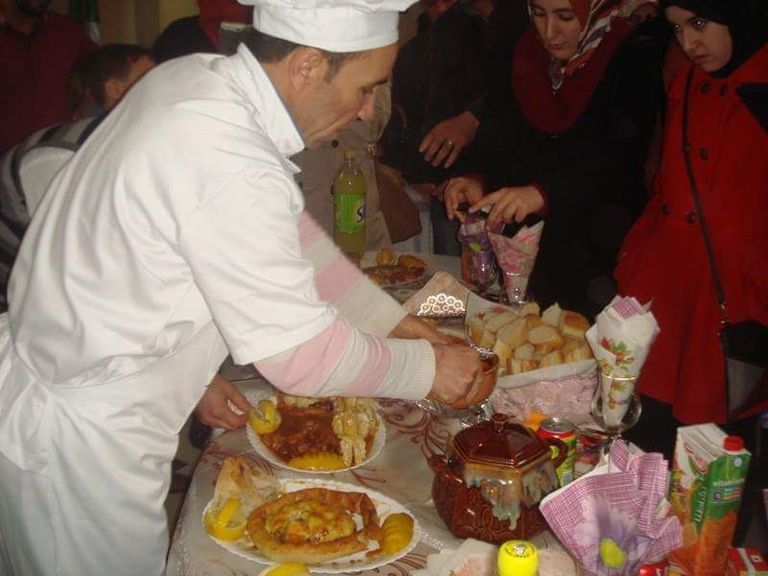 "عيد السمك" يشعل المنافسة بين الطباخين بالجزائر