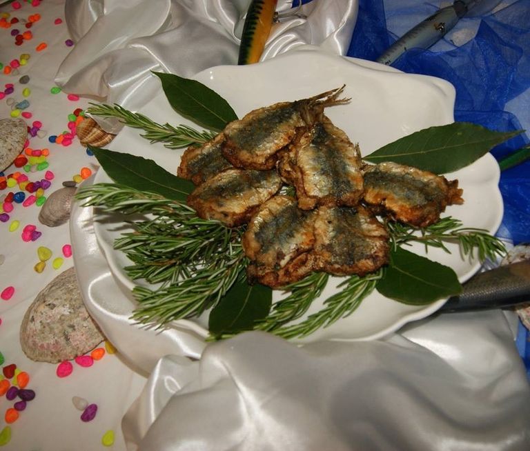 "عيد السمك" يشعل المنافسة بين الطباخين بالجزائر