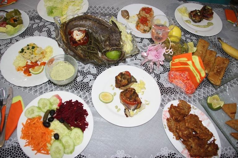 "عيد السمك" يشعل المنافسة بين الطباخين بالجزائر