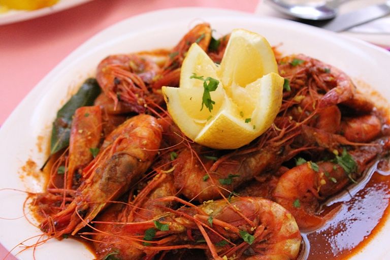 "عيد السمك" يشعل المنافسة بين الطباخين بالجزائر