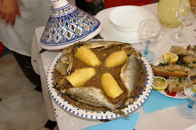 "عيد السمك" يشعل المنافسة بين الطباخين بالجزائر