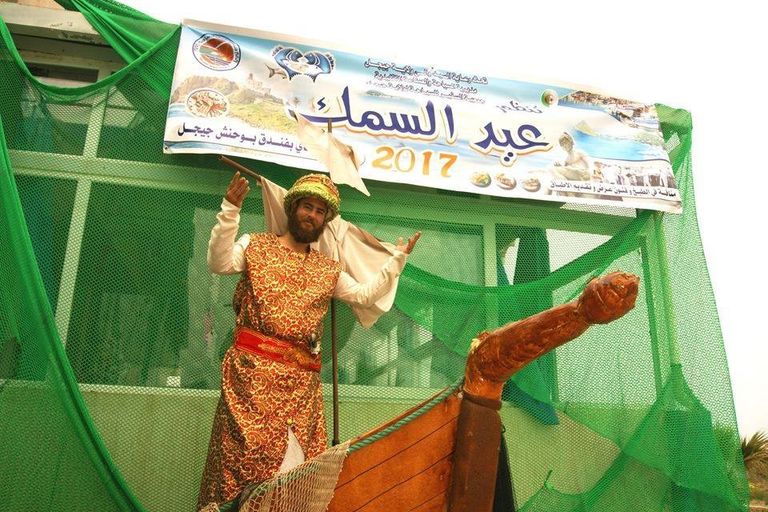 "عيد السمك" يشعل المنافسة بين الطباخين بالجزائر
