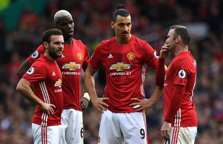 خطط المدرب مورينيو قد تكلف فريقه مانشستر يونايتد الكثير من الخسائر