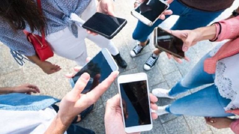 أنستقرام يؤثر على الصحة النفسية للشباب