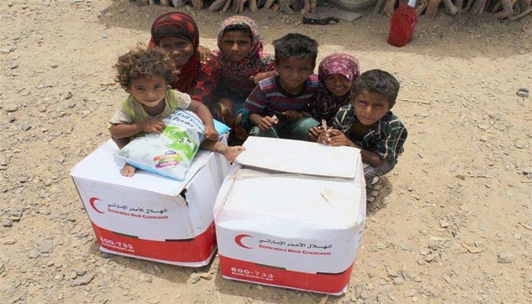 مساعدات إماراتية غذائية عاجلة لسكان الساحل الغربي اليمني