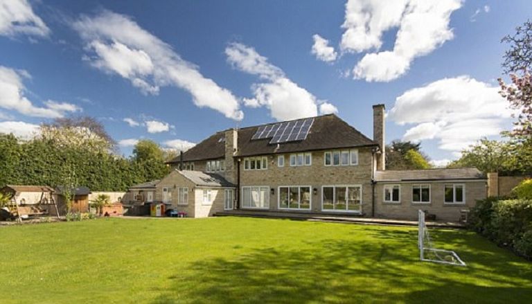 فاردي مع عائلته 