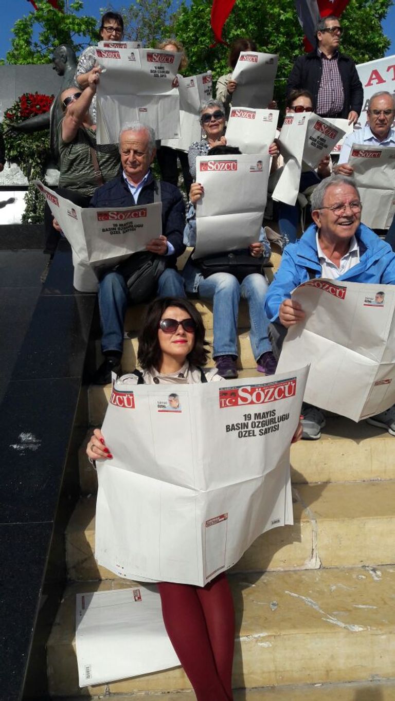 وقفة تضامنية لقراء الصحيفة التركية