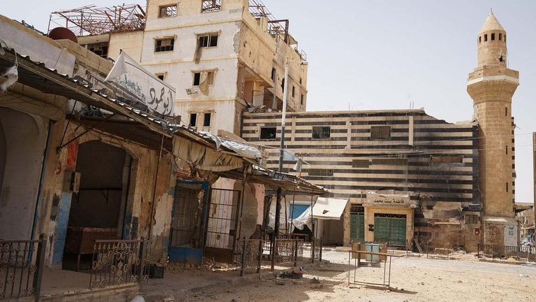 تدمر أصبحت مدينة شبه مهجورة تحت حراسة القوات السورية والروسية