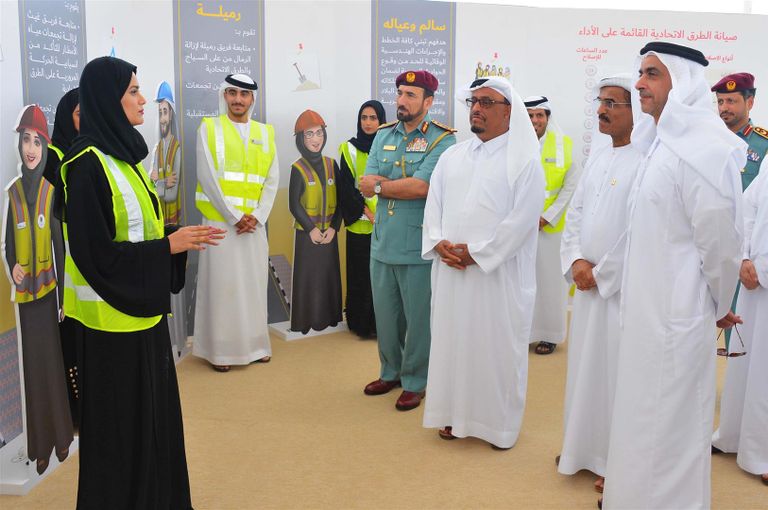 الفريق الشيخ سيف بن زايد آل نهيان في المعرض