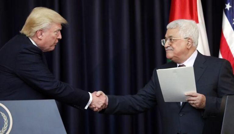 الرئيس ترامب ونظيره الفلسطينى محمود عباس - رويترز