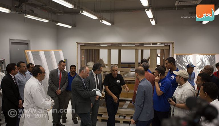 خلال نقل سرير وعجلة توت عنخ آمون للمتحف الكبير