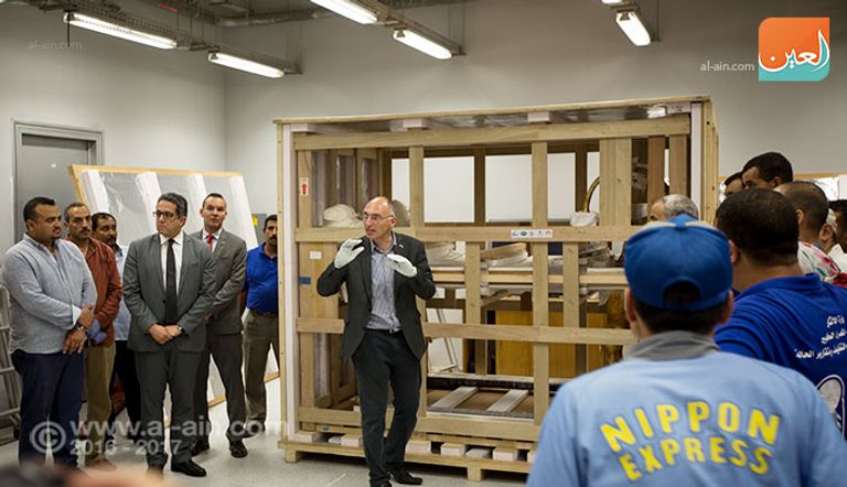 خلال نقل سرير وعجلة توت عنخ آمون للمتحف الكبير