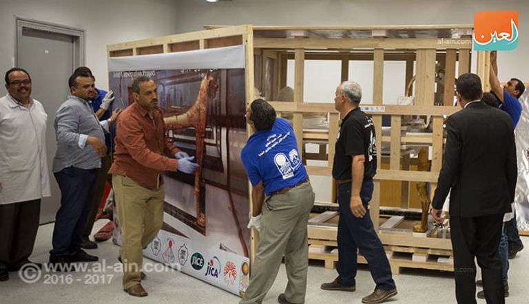 خلال نقل سرير وعجلة توت عنخ آمون للمتحف الكبير