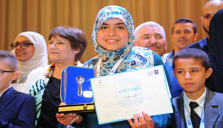 الطالبة بشرى سليمان الفائزة بلقب بطلة "تحدي القراءة العربي"