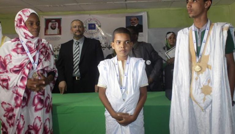 الطالب محمد اعبدادي بلقب بطل تحدي القراءة العربي بموريتانيا