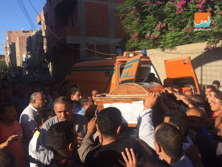 مشهد من جنازة أحد الضحايا