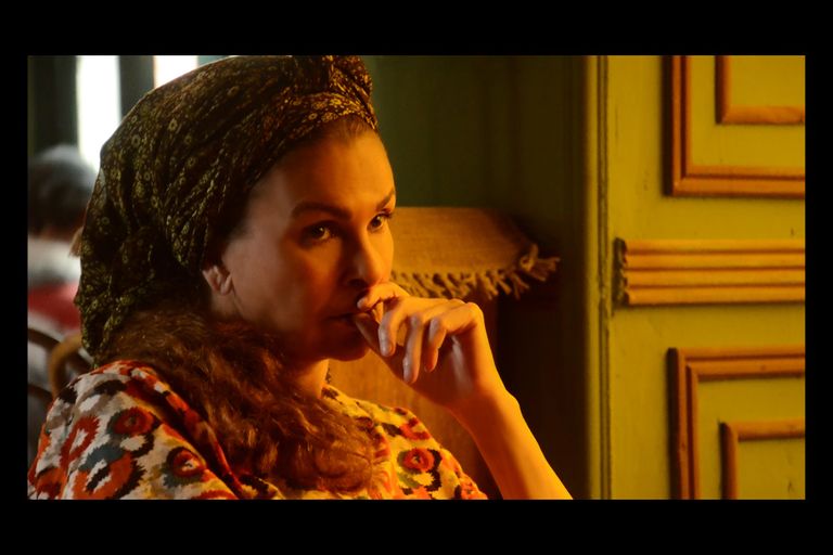 الفنانة يسرا