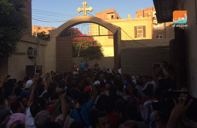 مسيحيون يشاركون في جنازة ضحايا الإرهاب