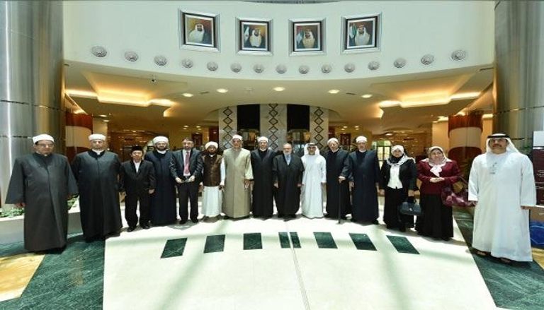 العلماء ضيوف رئيس الإمارات في الأرشيف الوطني