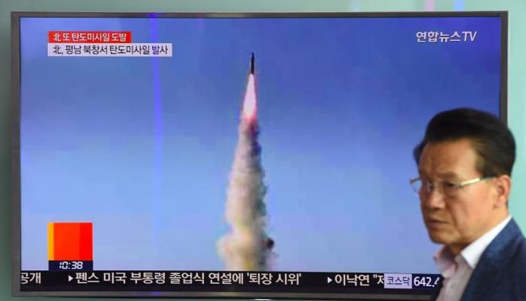 التليفزيون الكورى الجنوبى خلال عرض التجربة الصاروخية - أ. ف.ب