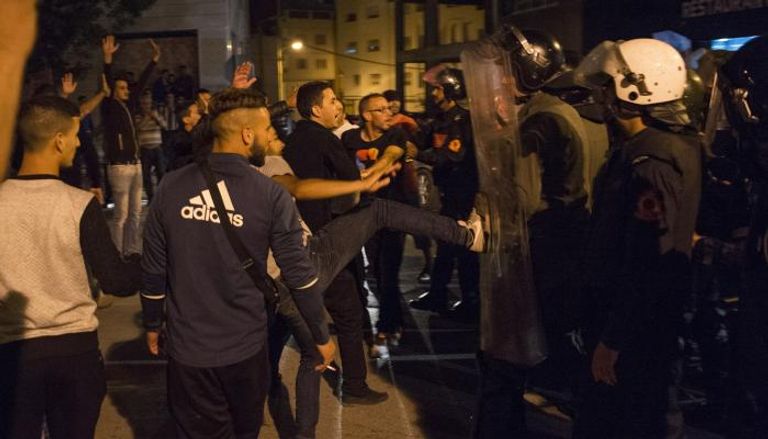 صدامات بين الشرطة والمتظاهرين بالحسيمة