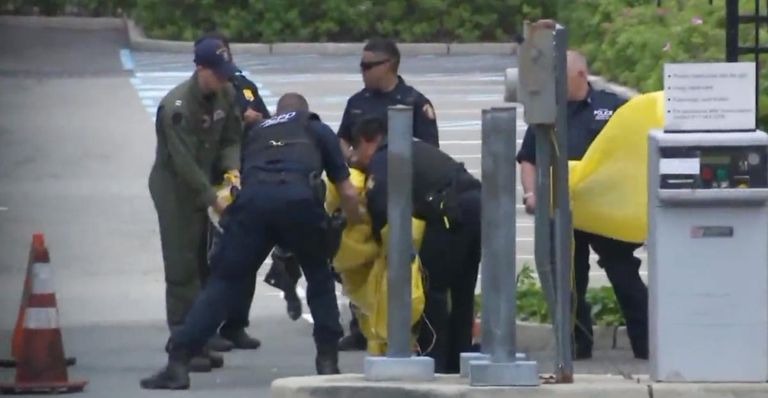 خفر السواحل أثناء إنقاذ المظلي في نهر هدسون