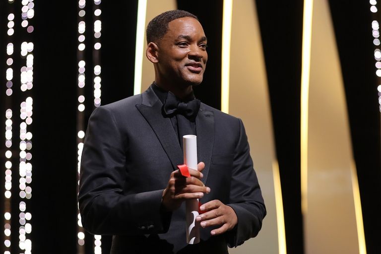 ويل سميث يتلقى جائزة كان الخاصة نيابة عن نيكول كيدمان