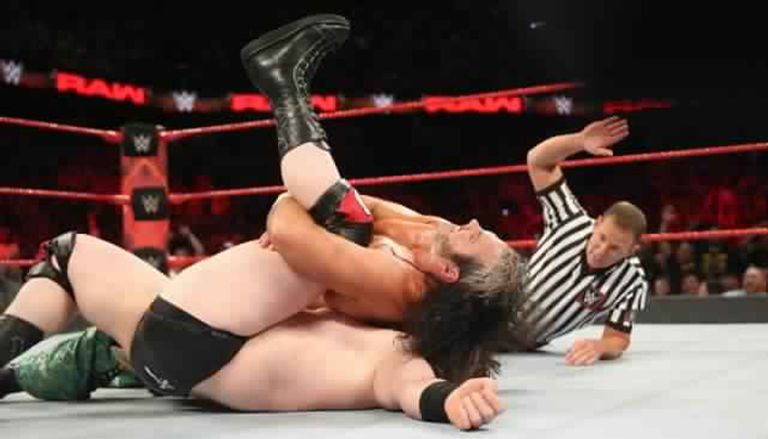 مات هاردي يضع شرطا قاسيا لنزال بطولة "رو" للتاج تيم