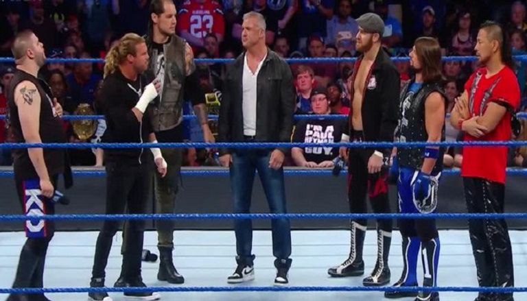 شين ماكمان وسط المصارعين الستة