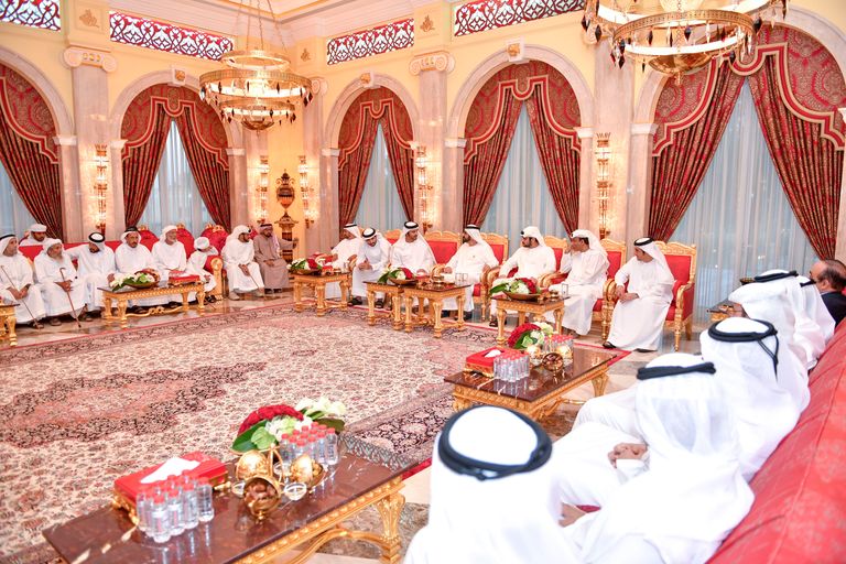 الشيخ محمد بن راشد آل مكتوم يستقبل جموع المهنئين