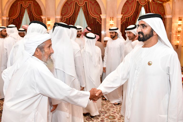 الشيخ محمد بن راشد آل مكتوم يستقبل جموع المهنئين