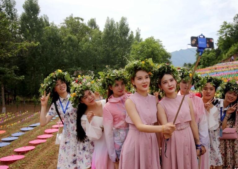 مهرجان تجمُع التوائم بالصين