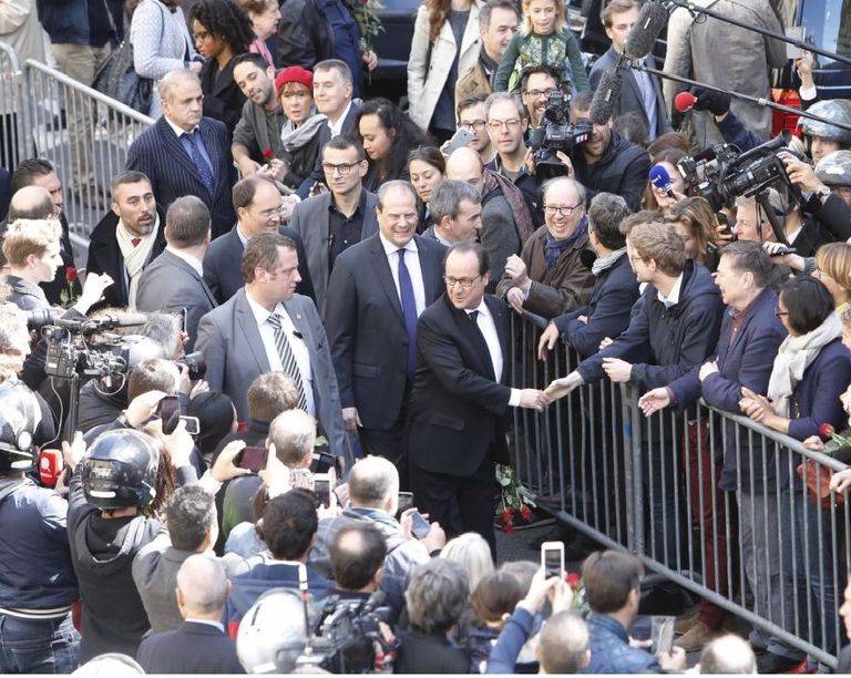 الابتسامة تعود لوجه هولاند بعد تقاعده ووفاة شقيقه