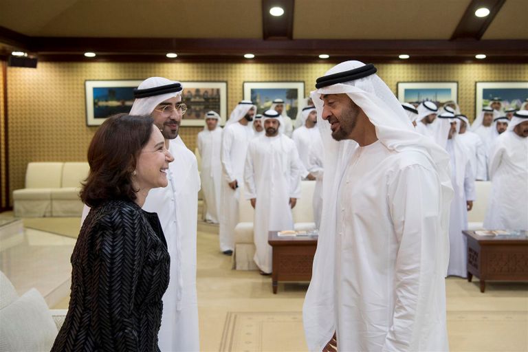 الشيخ محمد بن زايد يشهد محاضرة حول تأثيرات وسائل التواصل الاجتماعي