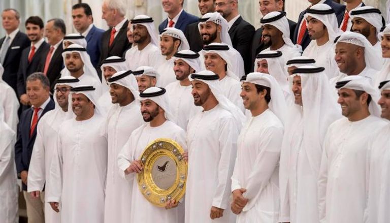 الشيخ محمد بن زايد يستقبل بطل الدوري الإماراتي