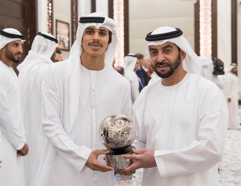 الشيخ محمد بن زايد يستقبل فريق الجزيرة