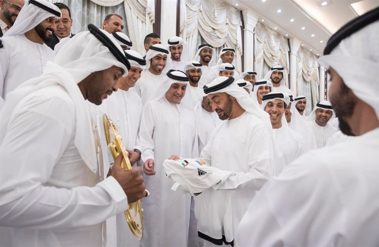 الشيخ محمد بن زايد يستقبل فريق الجزيرة