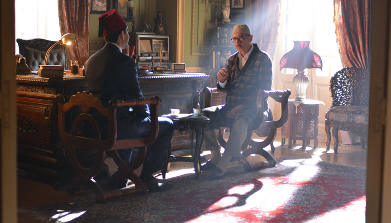 الفنان عبدالعزيز مخيون مجسدا مرشد الإخوان