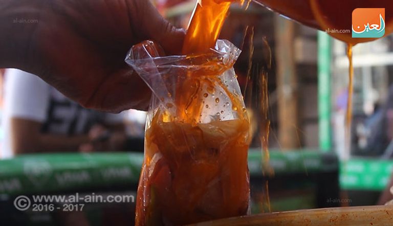 وليد الحريف صاحب محل طرشي الحريف