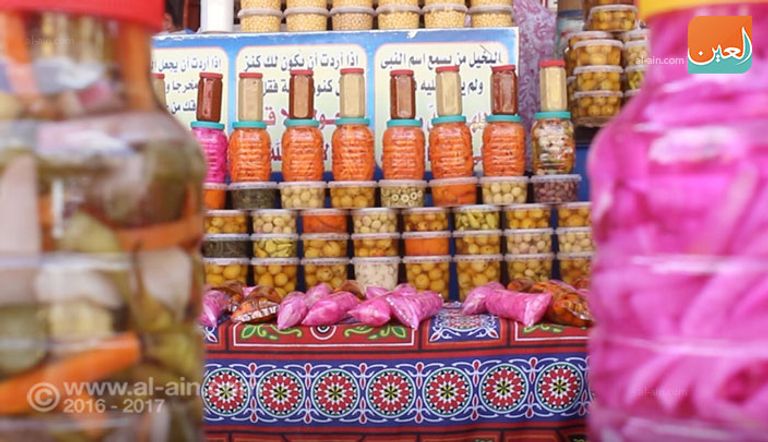 وليد الحريف صاحب محل طرشي الحريف