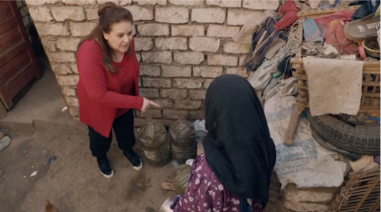 الفنانة دلال عبدالعزيز