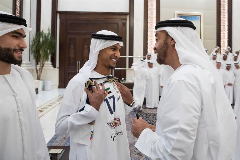 الشيخ محمد بن زايد يستقبل فريق الوحدة بطل كأس رئيس الإمارات